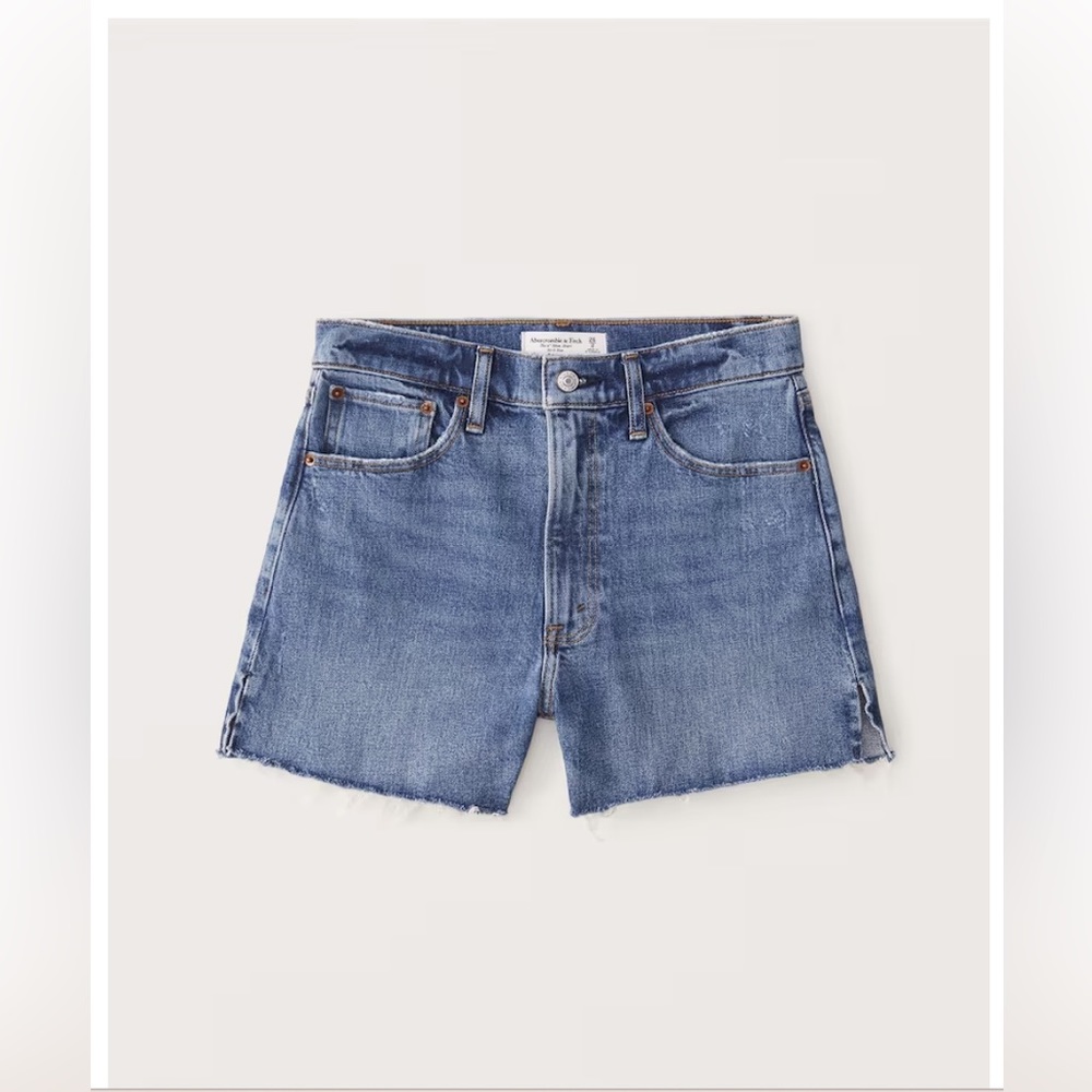 NWT Abercrombie and Fitch- High Rise 4 Inch Mom Short- Size 36/22